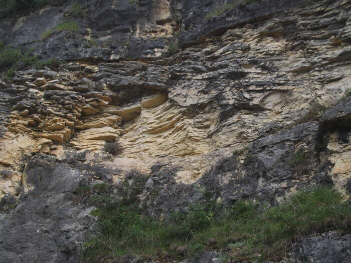 Carriere et escarpement du chateau dAucors Beaussac 24 F Dupuy