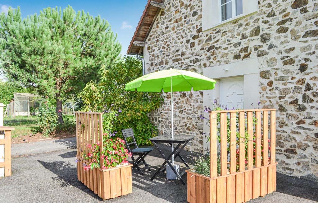 terrasse gite des rosiers puyregonde dordogne
