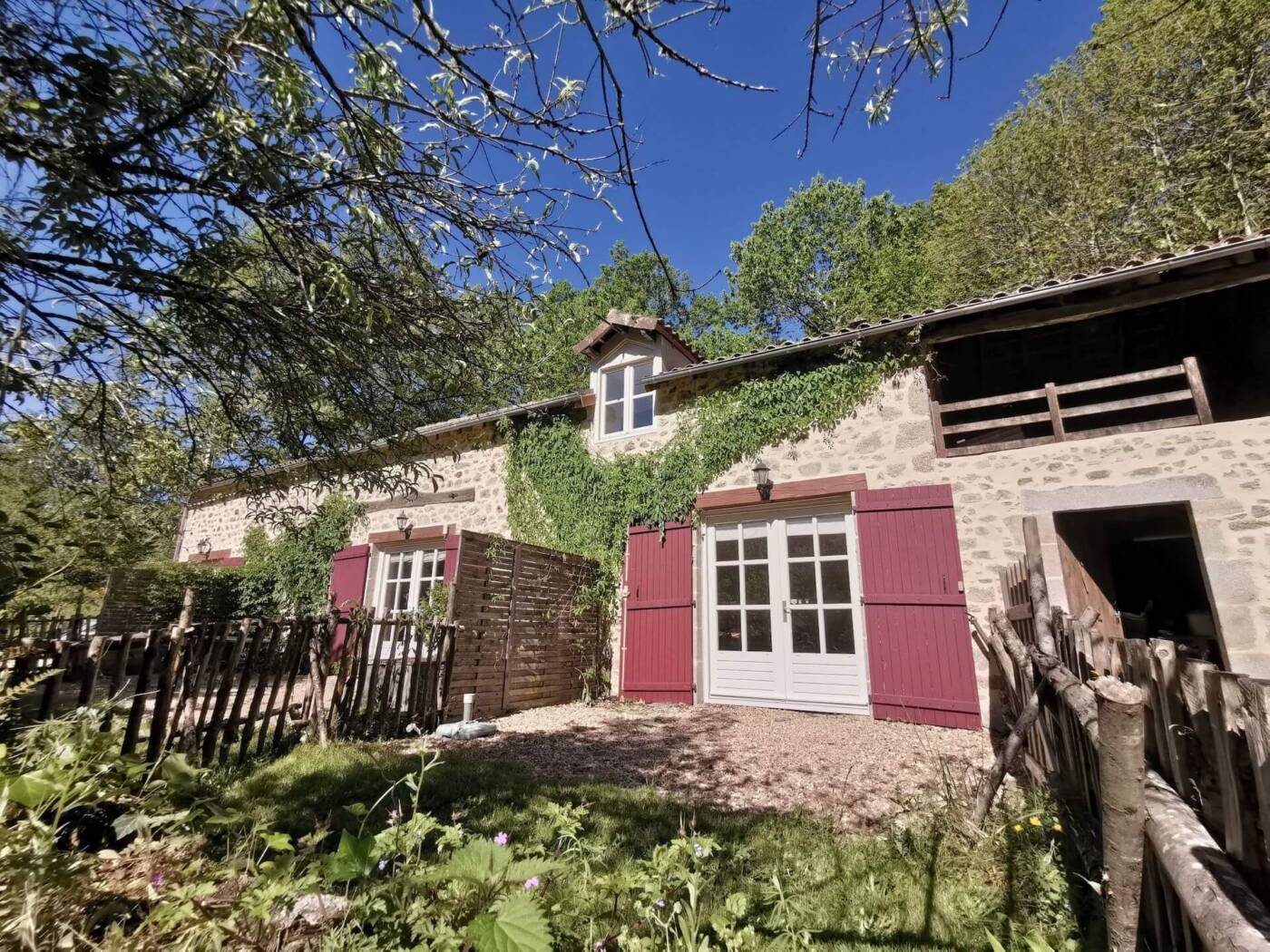 Cerisier-exterior-with-garden-web