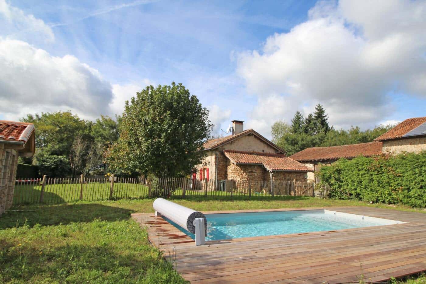 Gite " Lascaux" à Saint Mathieu en Haute-Vienne (Limousin)- vue du jardin_1
