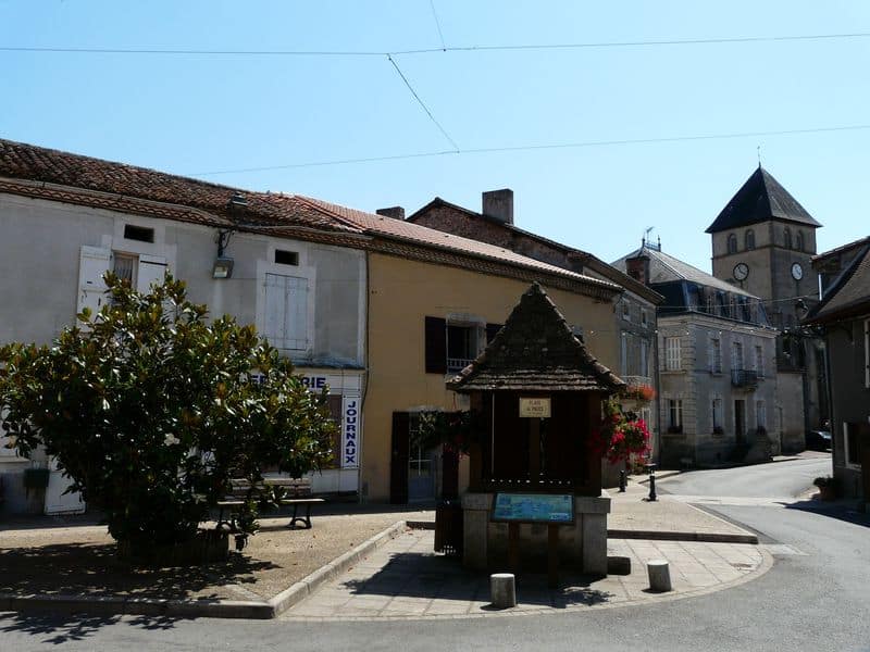 Busserolles_place_du_puits père Igor