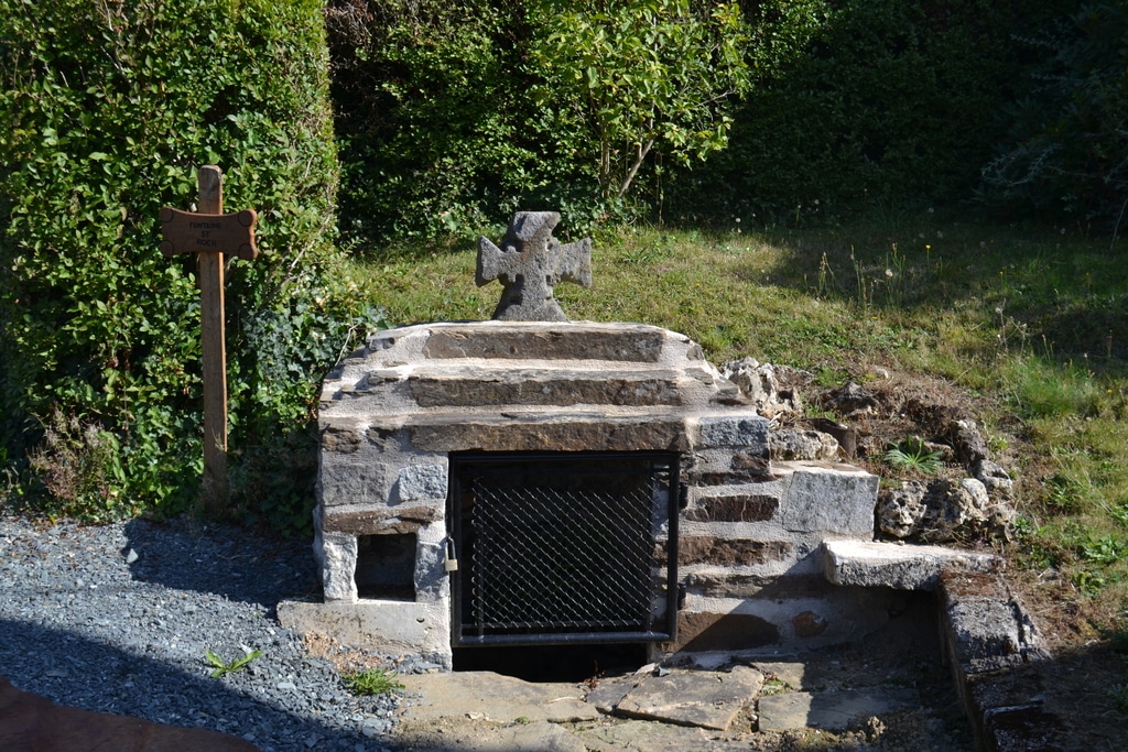 ST Priest les Fougères fontaine