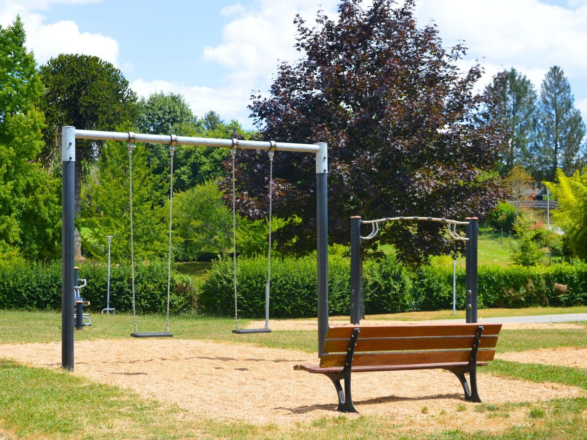 aire-de-jeux-pour-enfants-chalus