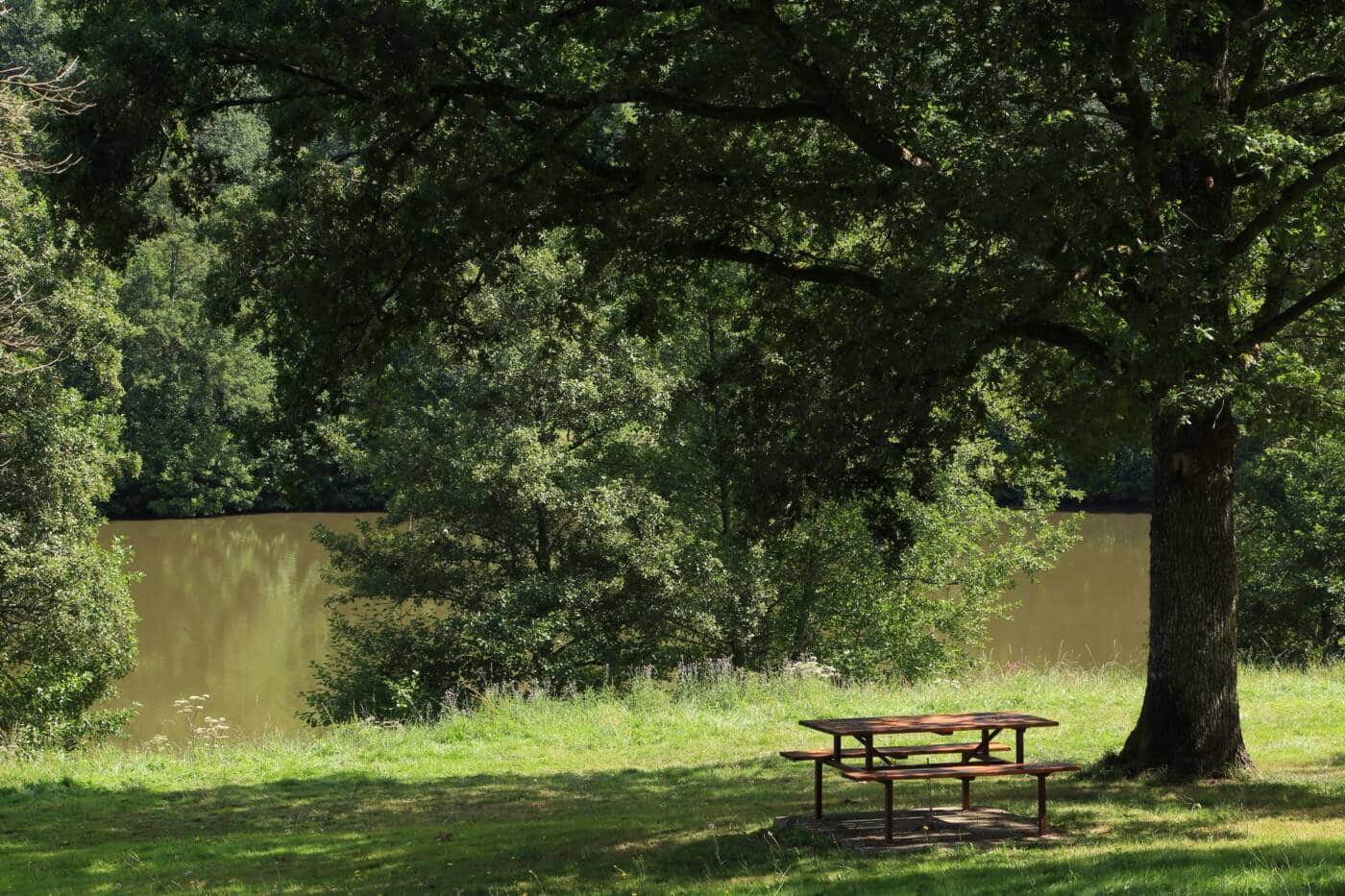 rochehouart_2017-@amel-El-Malah_aire-de-pique-nique