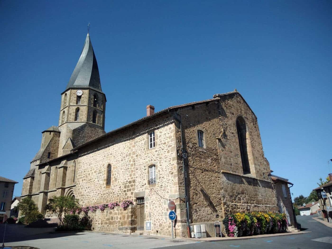 Eglise Saint-Sauveur à  Rochechouart_1